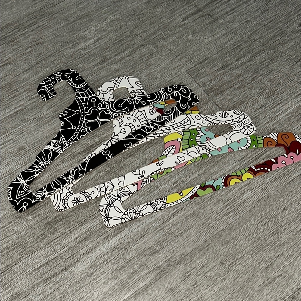 Set of 3 hangers (full size) (perfect for a child art project)